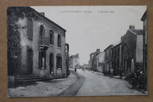 Ansichtskarte AK Saint Fulgent 1918 Grand Rue Straßenansicht zerstörte Häuser Weltkrieg Ortsansicht Frankreich France 85 Vendee